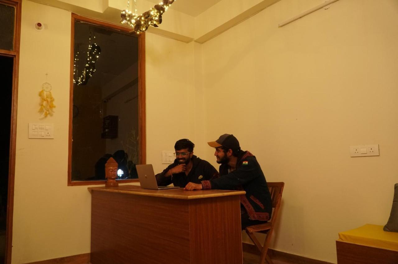 Firefly Hostel Manāli Buitenkant foto