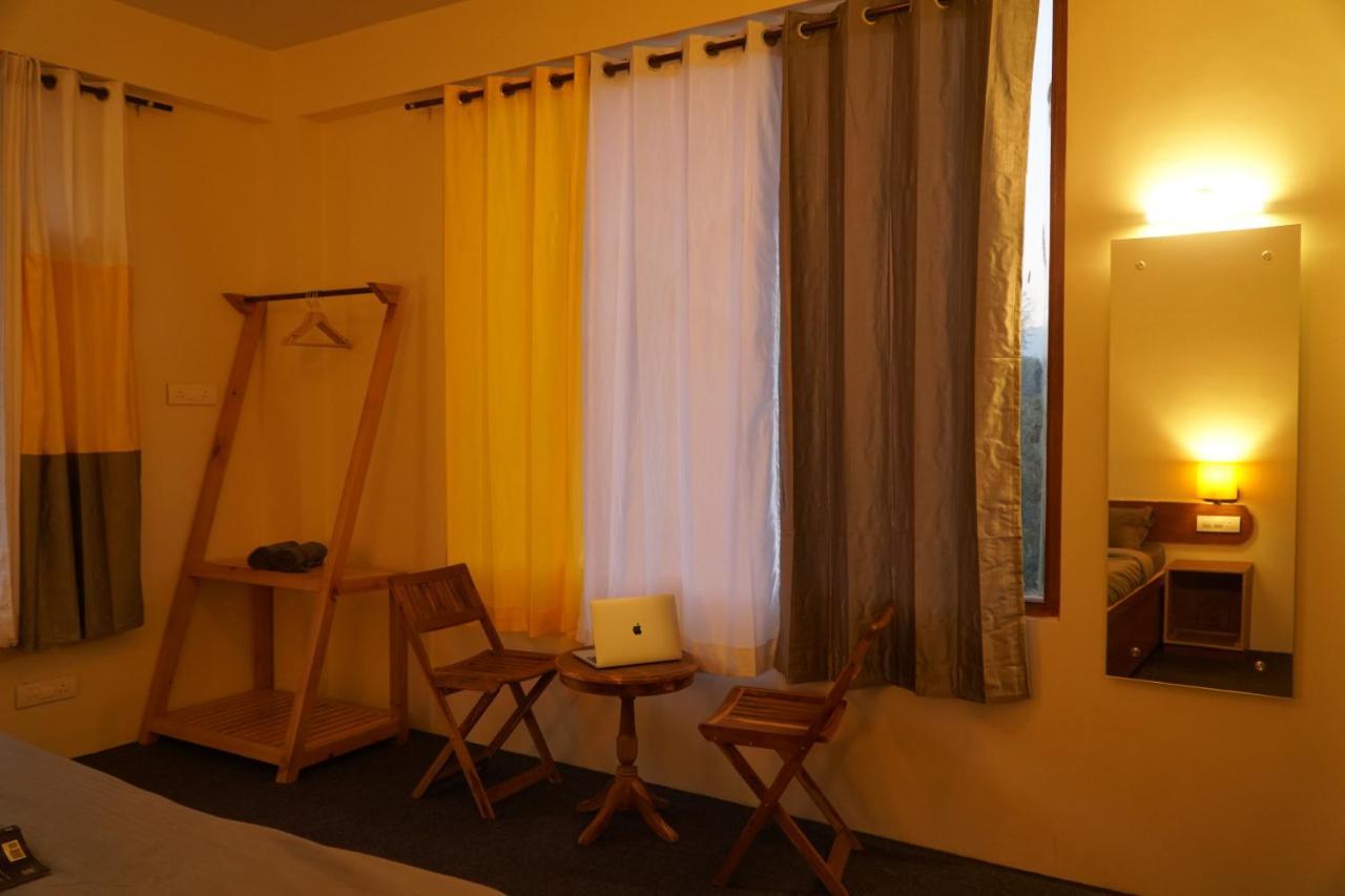 Firefly Hostel Manāli Buitenkant foto