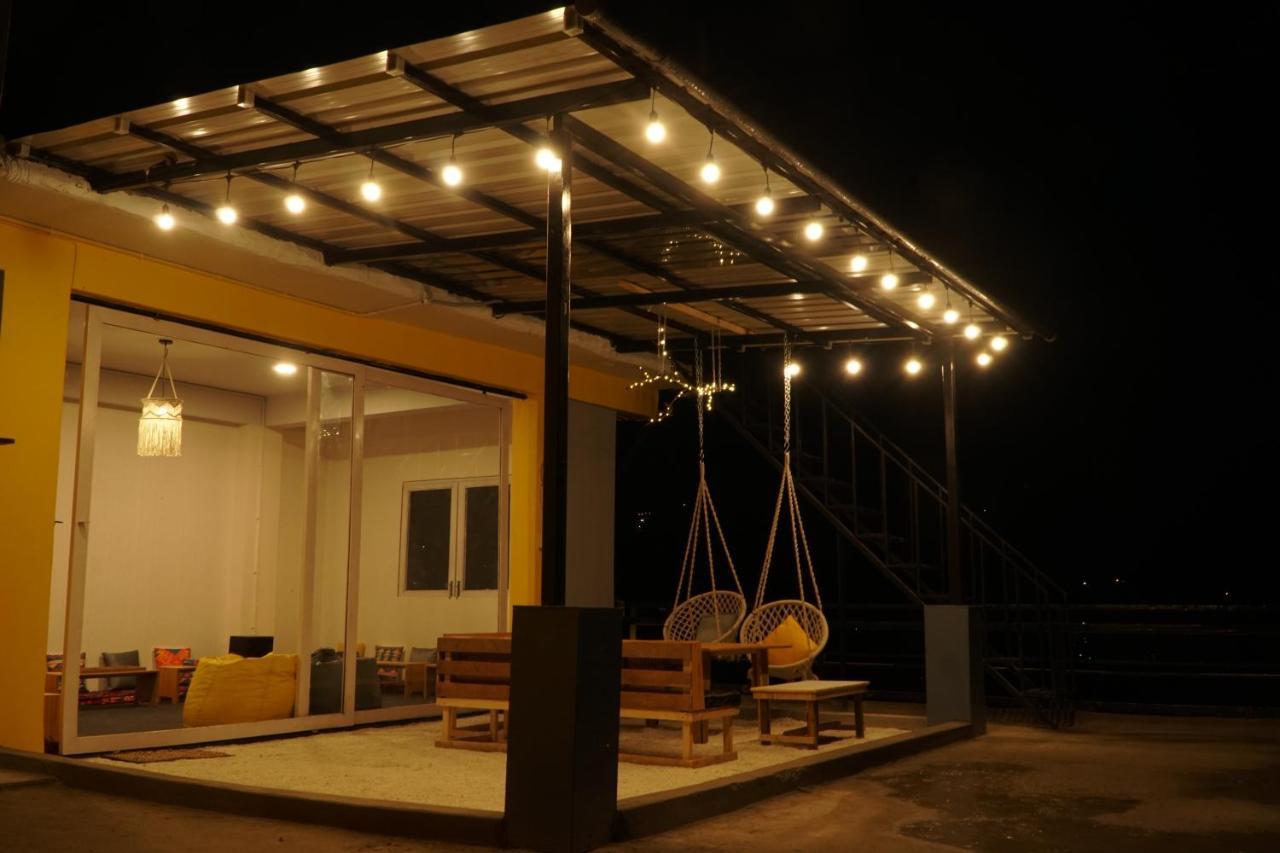 Firefly Hostel Manāli Buitenkant foto
