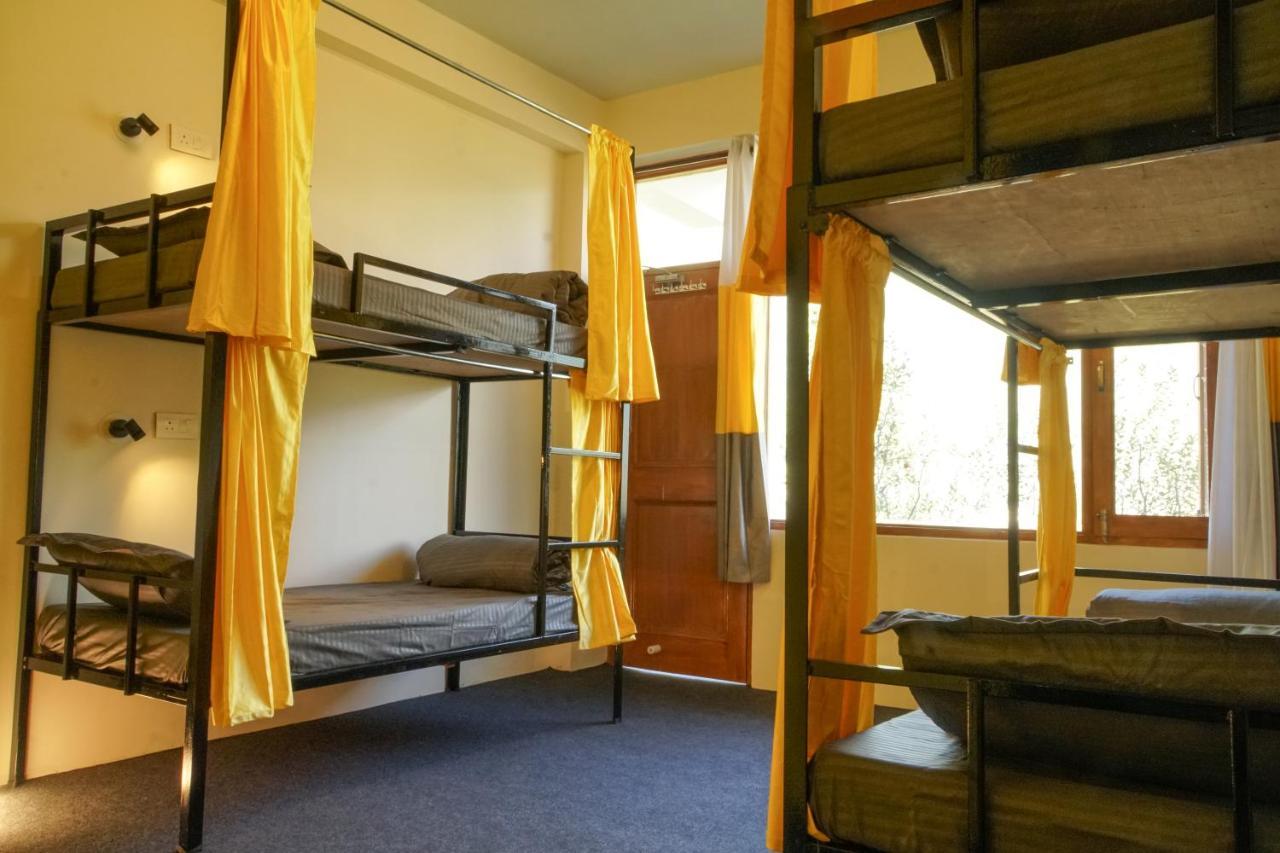 Firefly Hostel Manāli Buitenkant foto