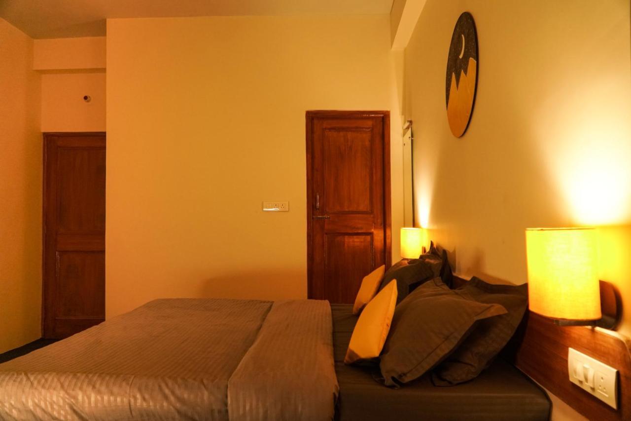 Firefly Hostel Manāli Buitenkant foto