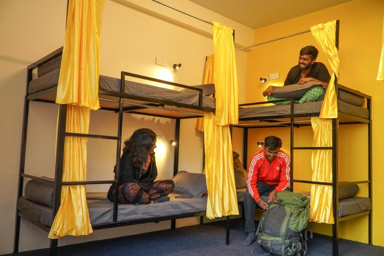 Firefly Hostel Manāli Buitenkant foto
